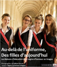 Au-delà de l'uniforme, des filles d'aujourd'hui